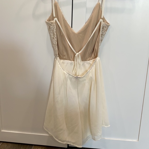 Open back with lace detailed romper - Picture 2 of 4